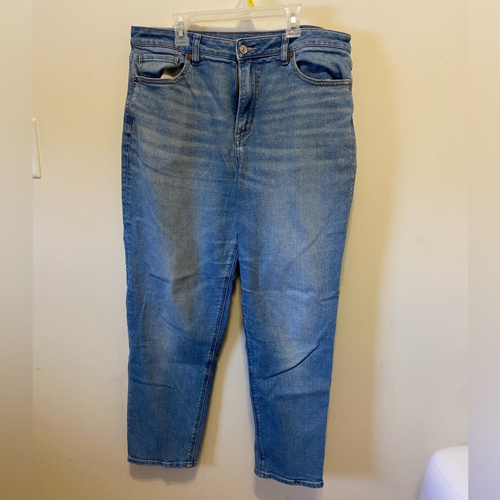 American Eagle Mom Jean medium wash size 10 regular
